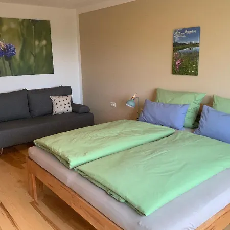 Naturspiel Lägenhet Posing